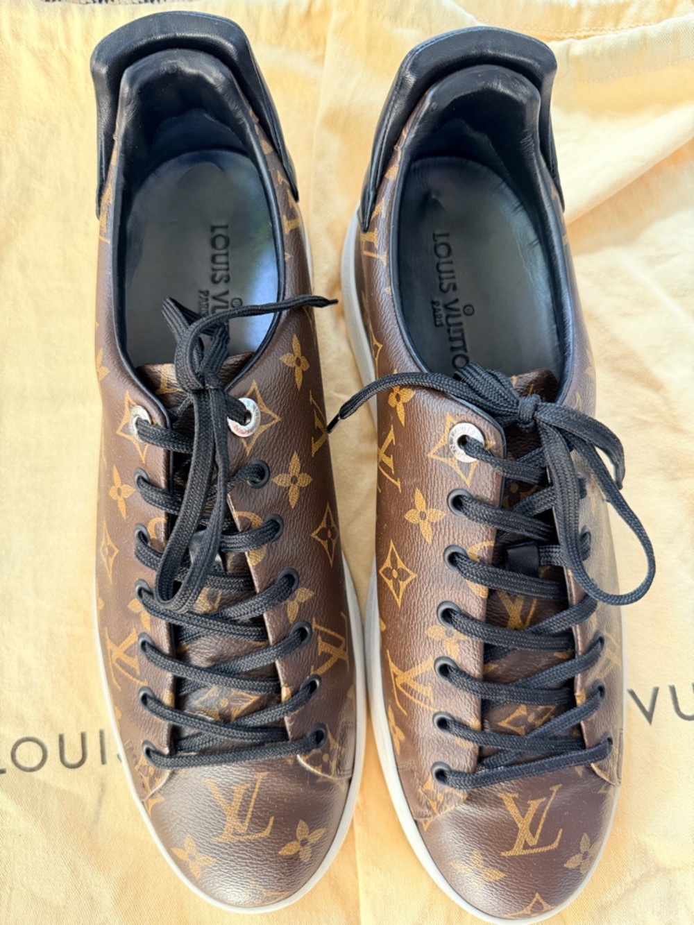 Louis Vuitton Brown Monogram Men’s Low-Top Sneakers with Black Laces - Picture 14 of 14